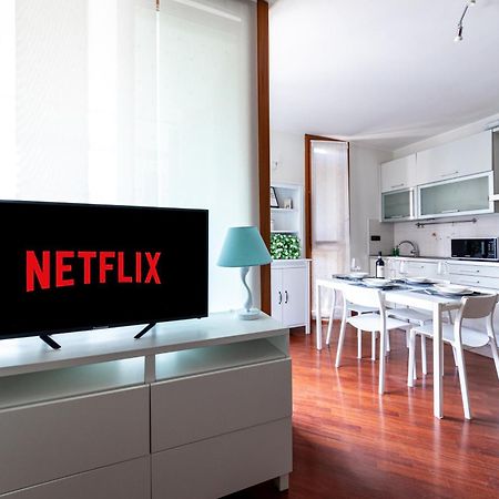 Appartamento Caterina A 5 Minuti Da Milano Fiere E San Siro Con Wifi-Netflix-Free Parking מראה חיצוני תמונה