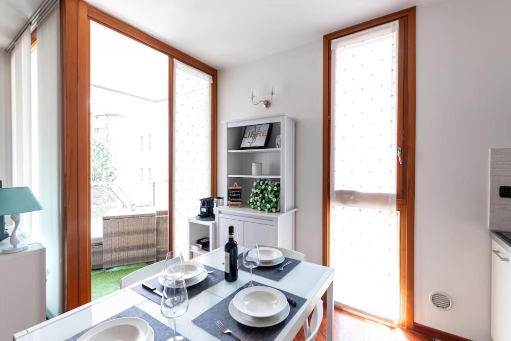 Appartamento Caterina A 5 Minuti Da Milano Fiere E San Siro Con Wifi-Netflix-Free Parking מראה חיצוני תמונה