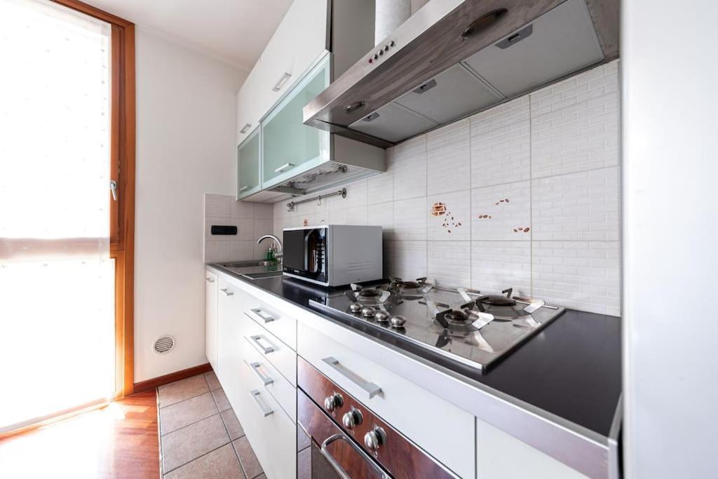 Appartamento Caterina A 5 Minuti Da Milano Fiere E San Siro Con Wifi-Netflix-Free Parking מראה חיצוני תמונה