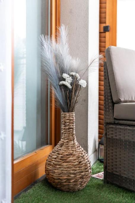Appartamento Caterina A 5 Minuti Da Milano Fiere E San Siro Con Wifi-Netflix-Free Parking מראה חיצוני תמונה
