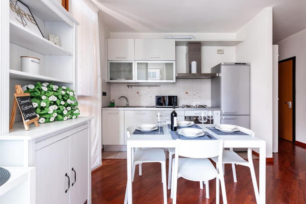 Appartamento Caterina A 5 Minuti Da Milano Fiere E San Siro Con Wifi-Netflix-Free Parking מראה חיצוני תמונה