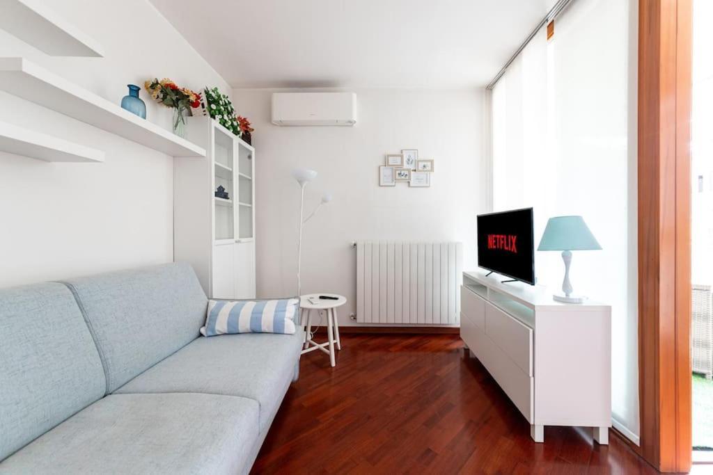 Appartamento Caterina A 5 Minuti Da Milano Fiere E San Siro Con Wifi-Netflix-Free Parking מראה חיצוני תמונה