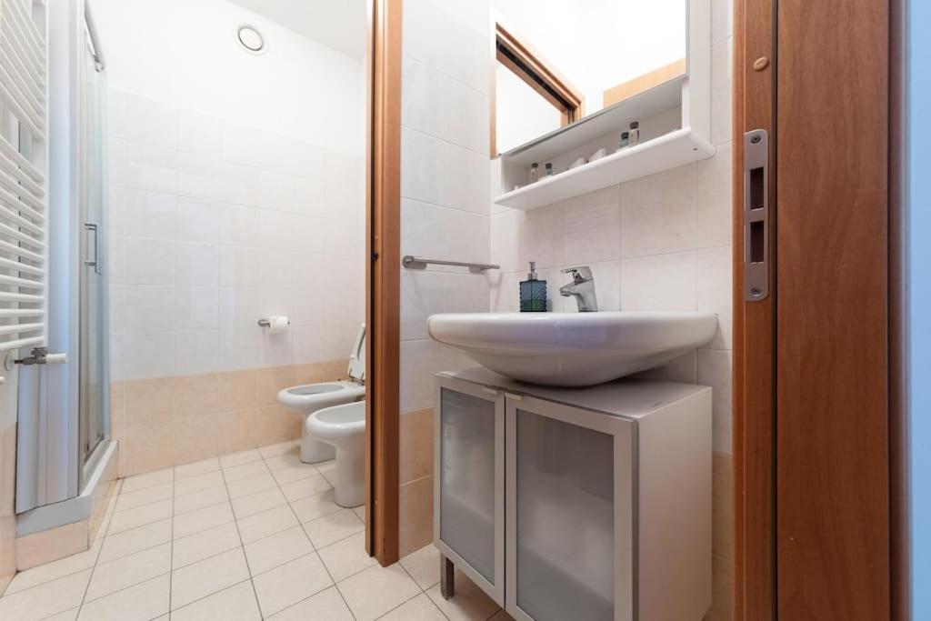 Appartamento Caterina A 5 Minuti Da Milano Fiere E San Siro Con Wifi-Netflix-Free Parking מראה חיצוני תמונה